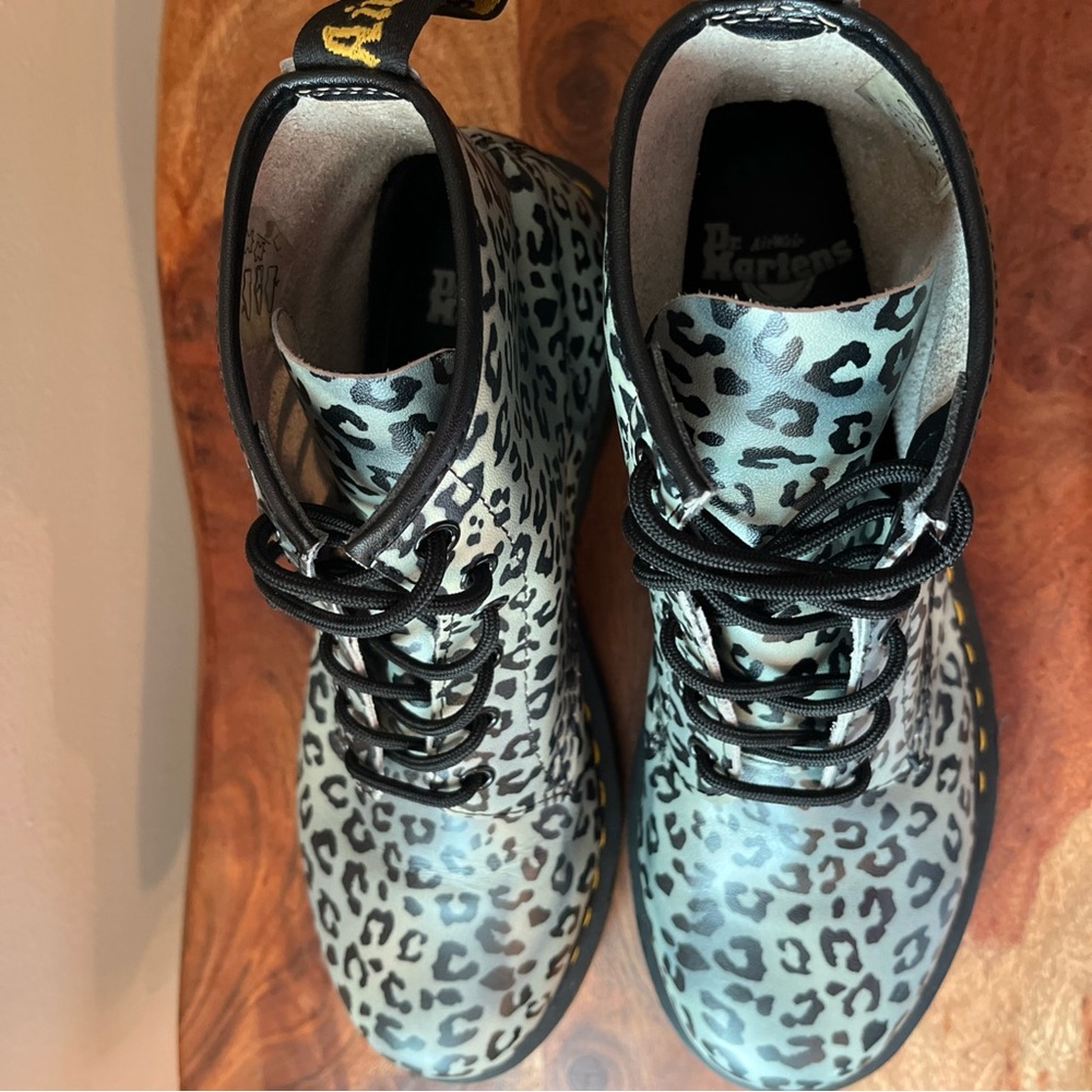 Womens Dr. Martens AirWair 101 Leopard Print Leather Combat Boots Size 10 EUC - Picture 6 of 8